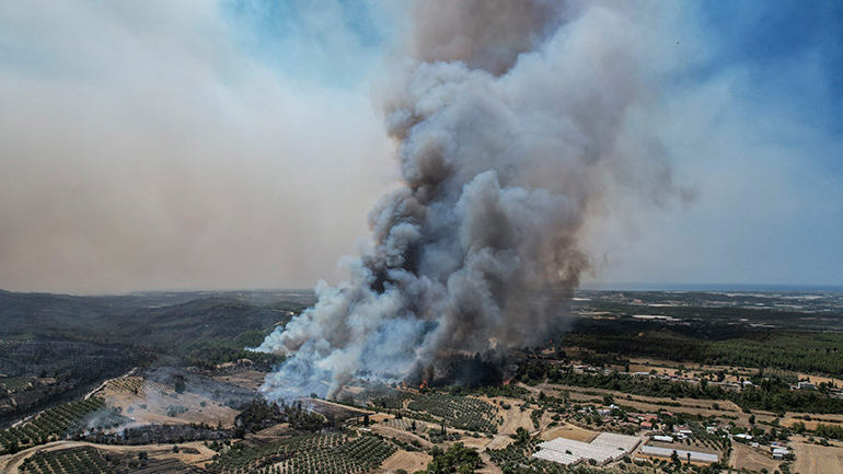 Τουρκία: Τουρίστες και κάτοικοι απομακρύνθηκαν από ξενοδοχεία και σπίτια για να σωθούν από τις πυρκαγιές